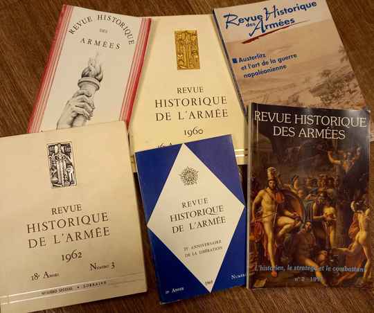 Revue Historique des Armées. 60 années de parution (1945-2005) vendues en un seul lot. Port non compris dans le prix de vente
