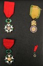 Légion d'Honneur - Chevalier : 3 médailles - 3e et 4e république, avec un diplôme + mérite militaire avec diplôme + un autre diplôme