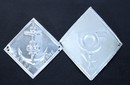 Lot de 2 plaques de shako : garde chiourme restauration et 4e reg. de chasseur.