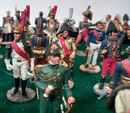 lot de 62 figurines de maréchaux d'Empire, généraux et figures historiques, avec 3 classeurs de fascicules assortis. Collection Hachette
