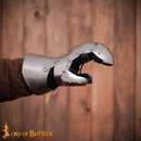 Mitons articulées avec gants en cuir -XVe siècle- La paire