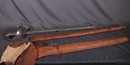 Sabre d'officier anglais du règne d'Édouard VII, avec fourreau gainé cuir et housse de protection en cuir.