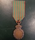 Medaille de Sainte Hélène, piéce originale avec ruban neuf au modèle, dans une jolie boite ancienne.
