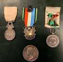 Lot de décorations second Empire. Crimée, secours aux blessés miltaires, vétérans et une copie de médaille du Mexique avec 1/2 bon ruban.