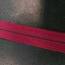 Galon cul de dé rouge sombre à 1 raie noire, 18 mm large. Prix au mètre. 