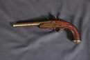 Pistolet Pedersoli pour le tir, à silex, type Queen Ann. Finition canon LAITON. SPECIAL PIRATE