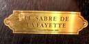 Copie du sabre de Lafayette, par le médaillier Franklin - réalisée à l'initiative du musée des armées. Avec son support