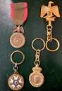 Lot 3 porte-clefs thématique Empire et médaille campagne de France