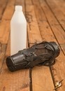 Cache gourde en cuir à lacet 