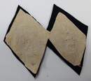 INSIGNES pour pattes de col de LEGION, à la grenade en cannetille doré sur drap noir. Epoque avant 1940. La paire