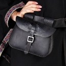 Bourse Alba en cuir gravé noir