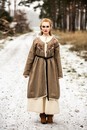 Manteau brodé en laine motifs vikings Birka