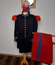 Uniforme, Grande Tenue, d'élève officier de Saint Cyr. Veste avec épaulettes rouges, culotte et shako complet.
