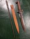 Lot. Baionette suédoise pour Mauser type 1892 + Baionette clou (GB) + fourreau