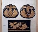 Plaque d'échantillons de broderies militaires de spécialité des Éts David, destinés à l'armée mexicaine, vers 1900