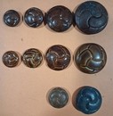 Grande Guerre. Lot de 2 plaques d'échantillons de 23 boutons militaires des Éts David. Stock très limité.