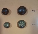 Grande Guerre. Lot de 2 plaques d'échantillons de 23 boutons militaires des Éts David. Stock très limité.