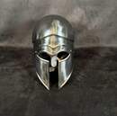 Casque dans le style grec corinthien