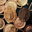 Lot de 47 plaques de ceinturons à l'ancre ou à la tête de Méduse.