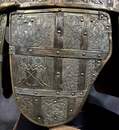 Casque de Sutton Hoo sur socle. Réplique de très haute qualité sur le modèle fabriqué par le British museum. Vendu en 2 h!