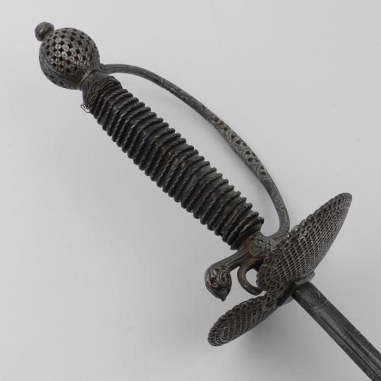 Épée Louis XV à monture en fer à garde ajourée