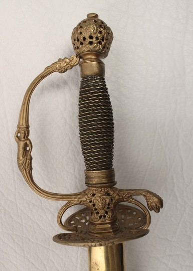 Épée d'officier ou de cour, 2 ème moitié XVIII ème, avec fourreau neuf
