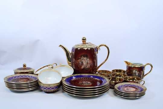 Service à thé/café et à dessert illustré de scènes de l'épopée impériale
