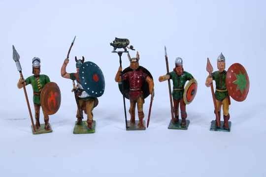 9 figurines de guerriers gaulois. CBG