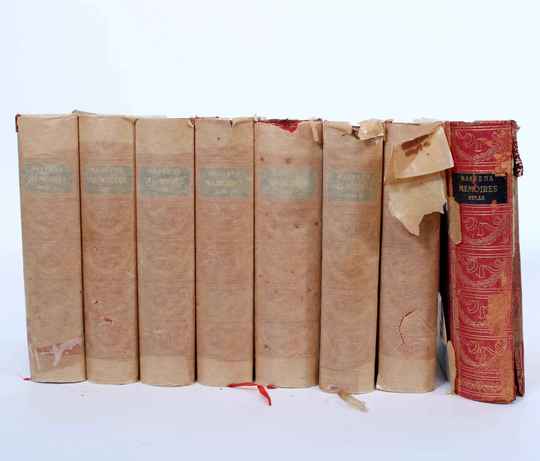 Masséna: mémoires en  7 tomes + 1 tome atlas, complet de ses cartes.