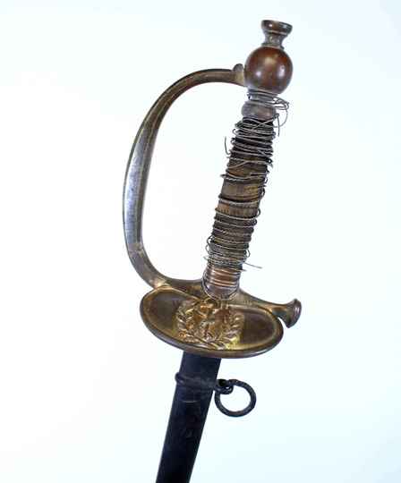 Épée d'officier du service de santé 2. Filigrane détendu (manques) . Bouton poussoir fonctionnel. Modèle 1855 transformé en 1872. 3 ème rep.