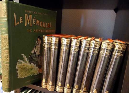 Le Mémorial de Sainte Hélène en 8 volumes par Las Cases + Tome 2 du mémorial par éditions Garnier freres, 1895.