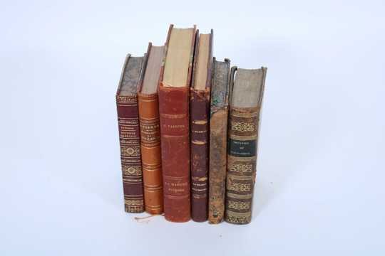 6 livres publiés entre 1817 et 1930, thème surtout historiques, belles reliures!