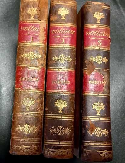 Voltaire. Poésies en 3 tomes, publiés en 1817.