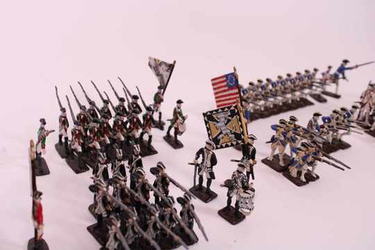 Ensemble de 125 soldats et 2 canons de la guerre d'indépendance des États Unis d'Amérique + théâtre de papier.