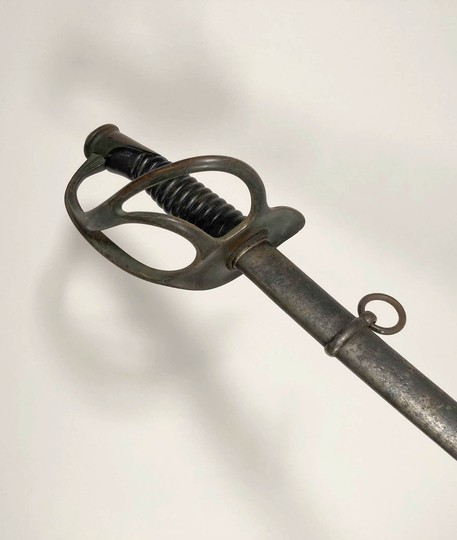 Sabre de cavalerie légère, modèle 1822 modifié 1882, lame courbe, fourreau à un anneau.