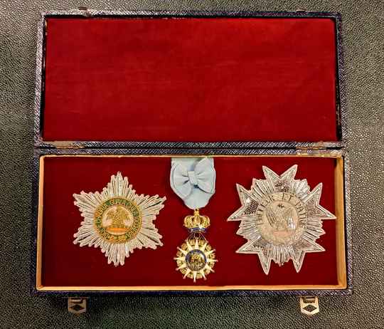 Coffret noir. Légion d'Honneur, Couronne de Fer et Ordre de la Réunion