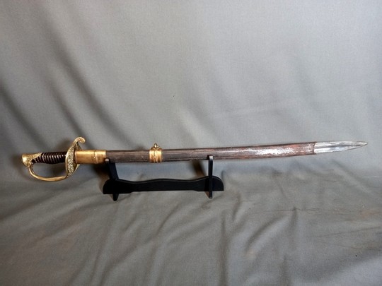 Sabre d'officier d'infanterie modèle 1845. Fourreau sans bouterole, un anneau manquant.