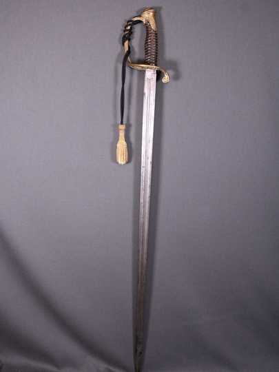 Sabre d'officier supérieur d'infanterie modèle 1845, sans fourreau, avec dragonne.