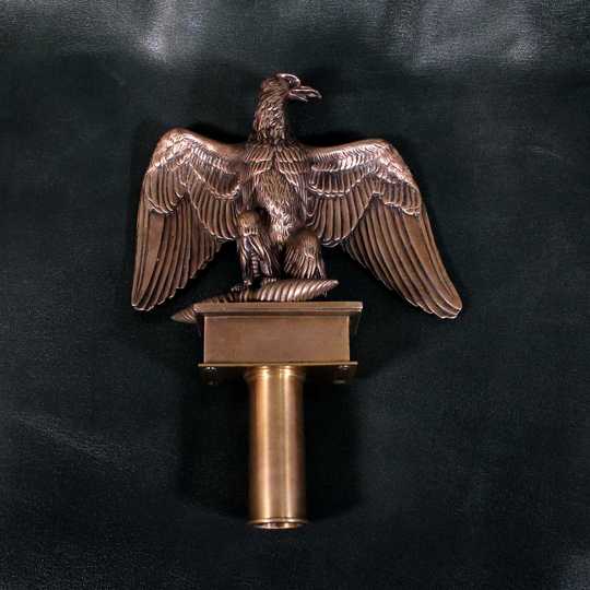 Aigle de drapeau 1er Empire, bronze, fabrication française. Un seul à vendre