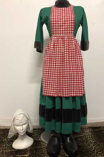 Tenue de Bécassine...Avec sabots! Fabrication Peignon à Nantes.