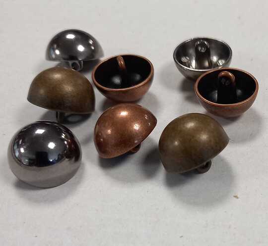 Boutons demi boule creux, diam 18 mm. Stock sans suite. PRIX POUR 10. 
