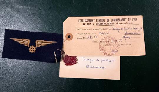 Échantillon type, validé, d'insigne de poitrine de mécanicien de l'aéronautique, 3/7/58
