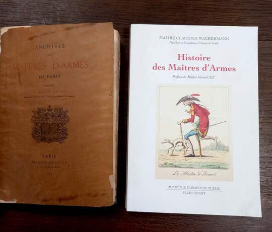 lot de 2 ouvrages: Histoire des maitres d'armes + archives des maitres d'armes de Paris. 