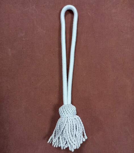 Pompon de devant de bonnet d'ourson
