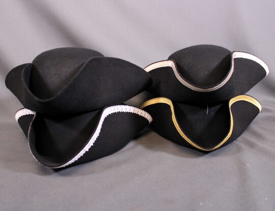Tricorne avec ou sans galon - Finitions dans notre atelier 