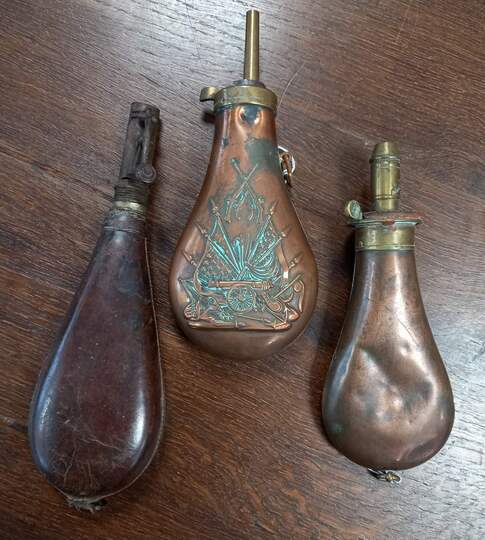 Lot de 3 poires à poudre/plombs