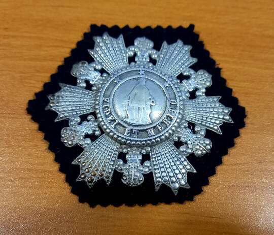 Espagne: Saint Ferdinand, ordre royal et militaire. Crachat métallique sur drap de laine. Un seul exemplaire à vendre