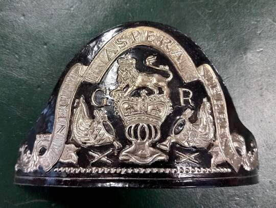 Plaque de bonnet d'ourson pour musiciens anglais.