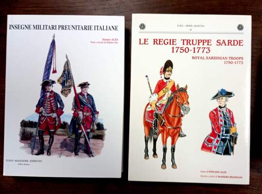 Lot de 2 livres en italien: Insegne militari preunitarie italiane + Le regie truppe sarde 1750-1773