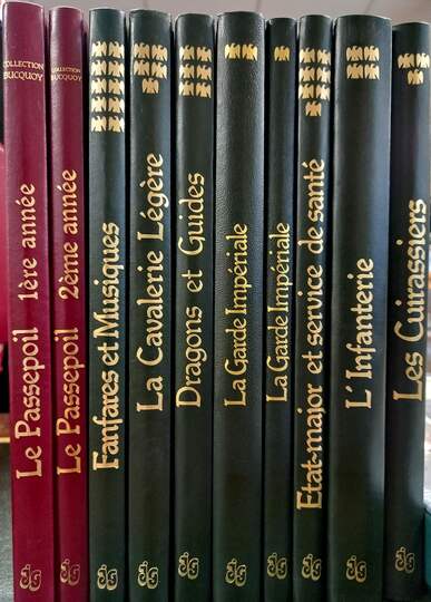 10 volumes Bucquoy : les uniformes du Premier Empire et 2 passepoils. Sans jaquettes